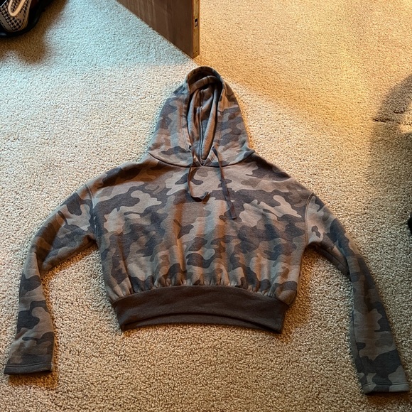 bp Tops - BP Cropped Camo Hoodie